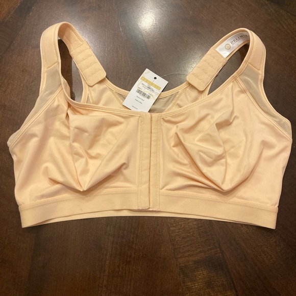Women's Cream Sports Bra Firm support 38F Peach dew color - Picture 1 of 9